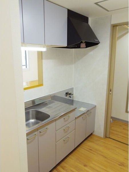キッチン　※写真は４階同号室です。