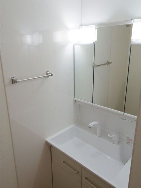 洗面設備　※写真は４階同号室です。