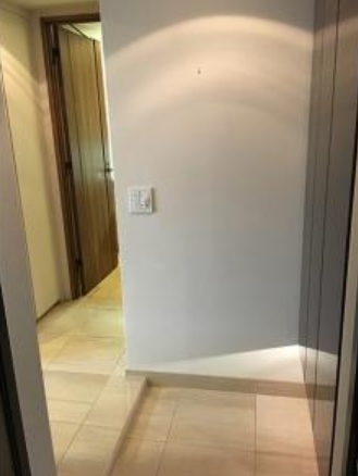 玄関　※別部屋の参考写真です。