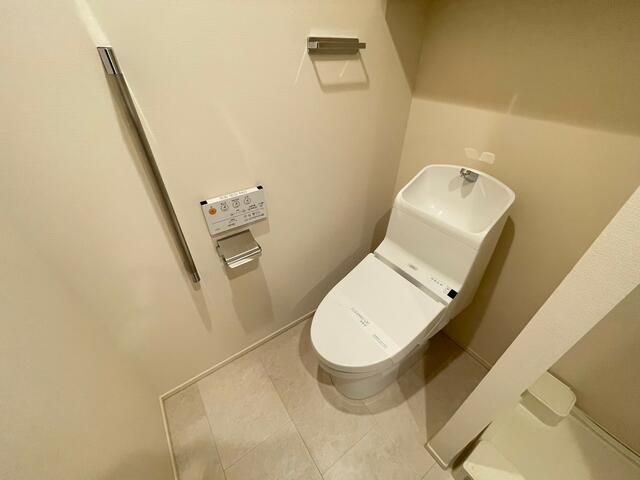 トイレ　別タイプ部屋　参考写真です