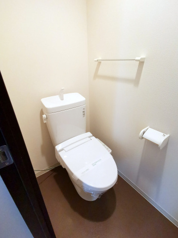 トイレ　温水洗浄暖房便座付き