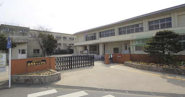 小学校　長岡京市立長岡第八小学校（小学校）まで607m