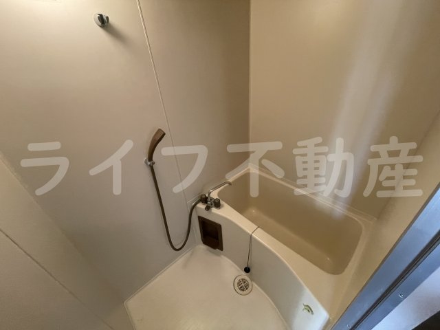 バス・シャワールーム　落ち着いた空間のお風呂です
