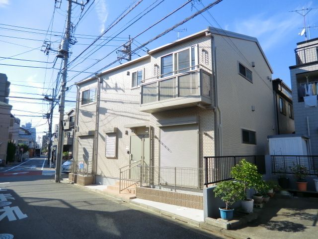 建物外観　１フロア２世帯　全室角部屋
