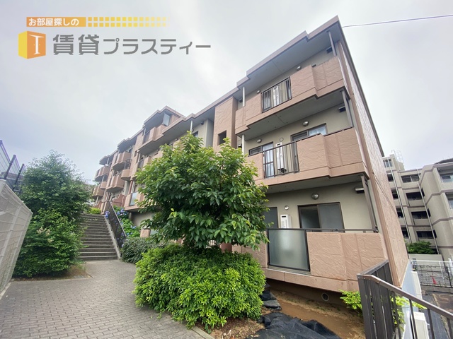 建物外観　敷地内駐車場もご用意がありますよ。