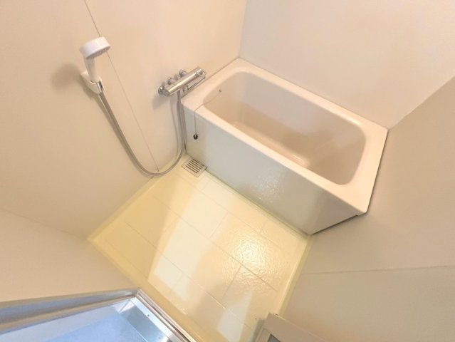 バス・シャワールーム　広めのお風呂は一日の疲れを癒してくれます。