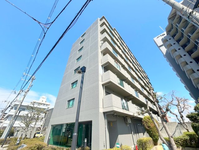 建物外観　存在感のある外観は落ちついた色合いで、堂々としていますね。