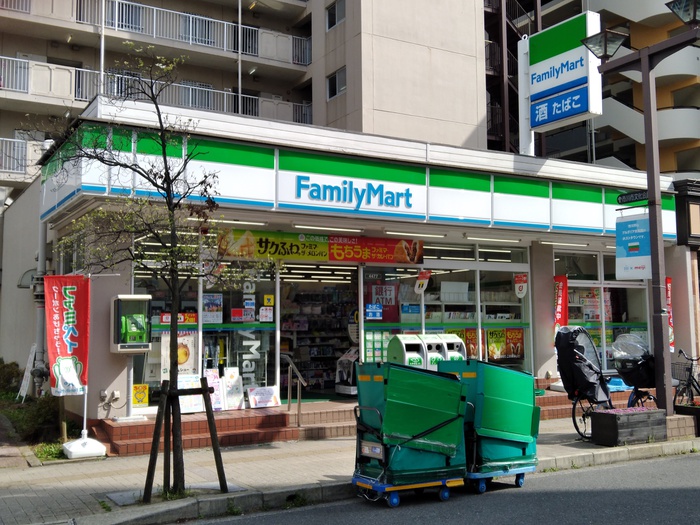 コンビニ　ファミリーマート（コンビニ）まで150m