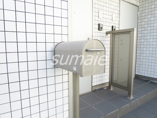 その他共有部分　各部屋の前にポストがあります♪