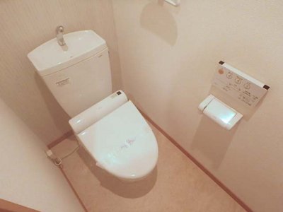 トイレ　※同タイプ他部屋の内装写真です。