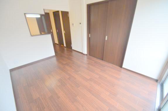 居室・リビング　カウンターキッチンのあるオシャレな空間のリビングです。