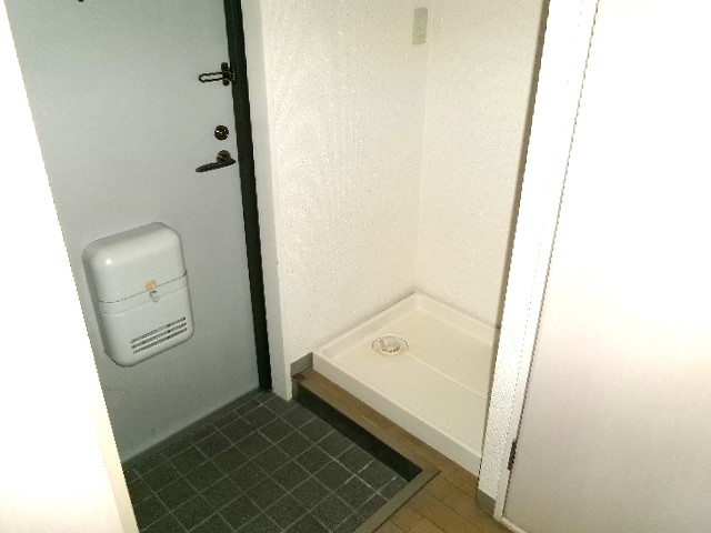 玄関　※別のお部屋の写真です。現況を優先させていただきます。