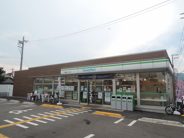 コンビニ　ファミリーマート 太秦森ケ東町店（コンビニ）まで378m