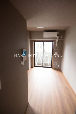 居室・リビング　反転タイプのお部屋の写真です