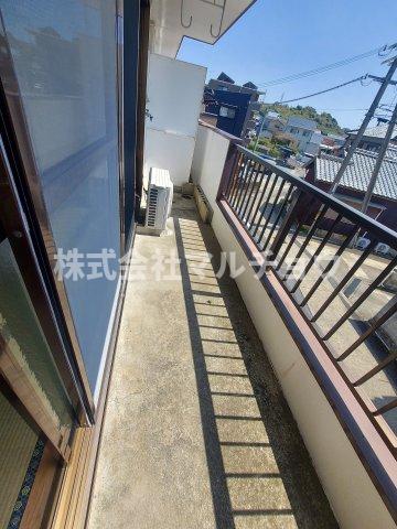 バルコニー　外からの目が気にならないバルコニーで洗濯物が干せます