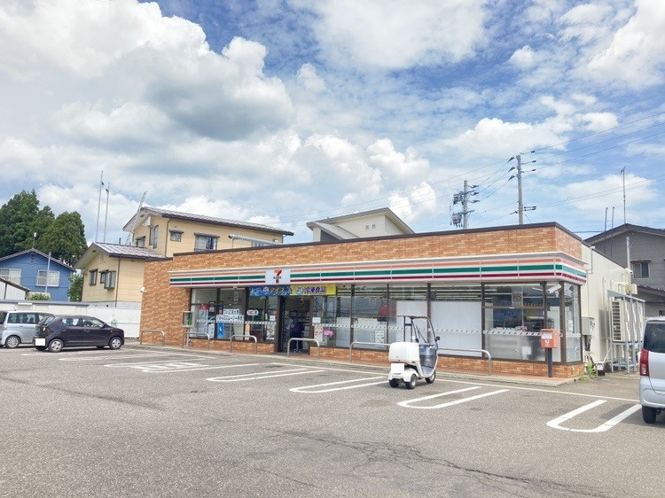 コンビニ　セブン-イレブン 十日町高山店（コンビニ）まで450m