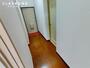 玄関　同物件の別部屋になります。