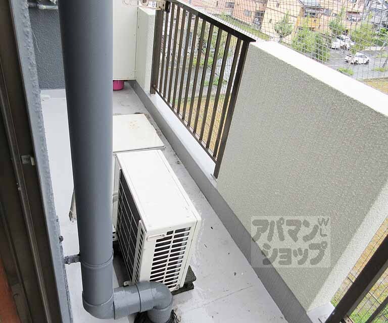 バルコニー　室外機はコチラ