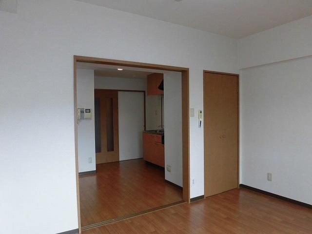 その他部屋・スペース　ダイニングへの開口も広く室内を広く使えます♪
