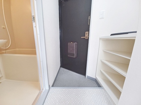 玄関　※別部屋の写真です