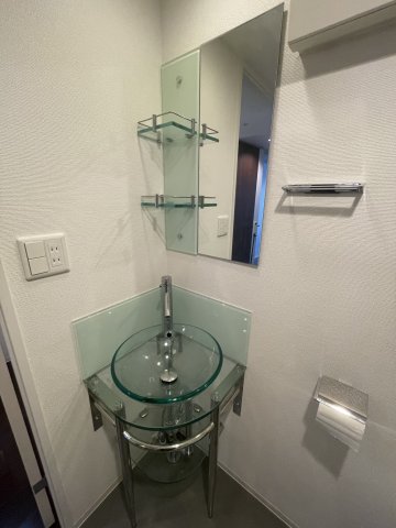 洗面設備　(参考)同マンション反転タイプの間取り部屋写真