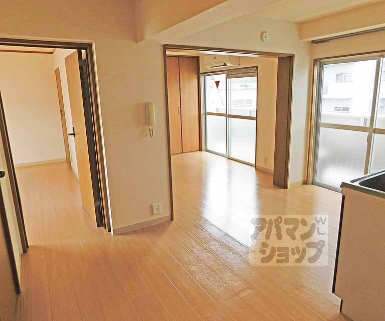 居室・リビング　広々とした室内です。