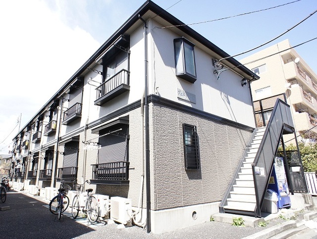 建物外観　敷地内に駐車場がありますが、まず空き確認してください。