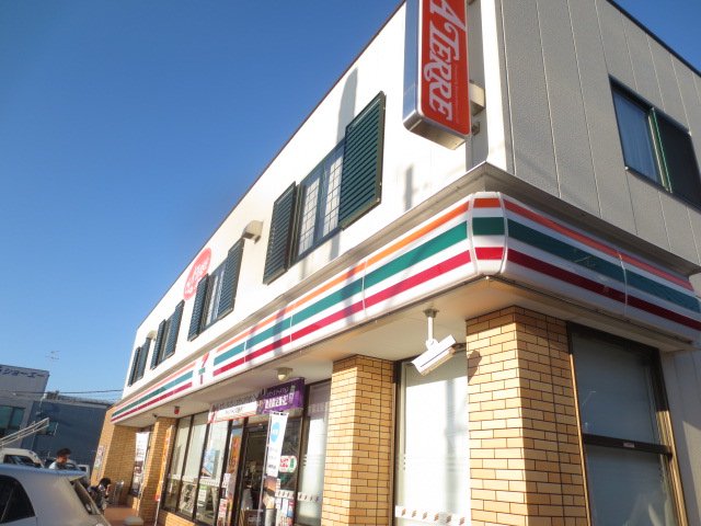 コンビニ　セブンイレブン　枚方長尾家具町２丁目店（コンビニ）まで302m