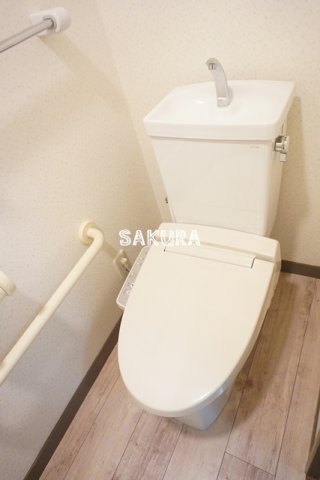 トイレ　嬉しい温水洗浄便座♪
