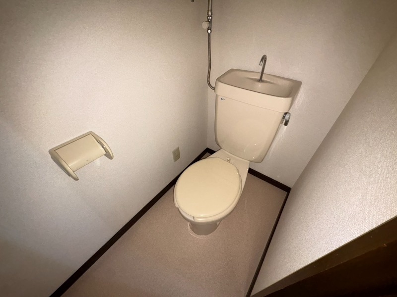 トイレ　こちらはトイレです。清潔感があり、安心して使用できます。