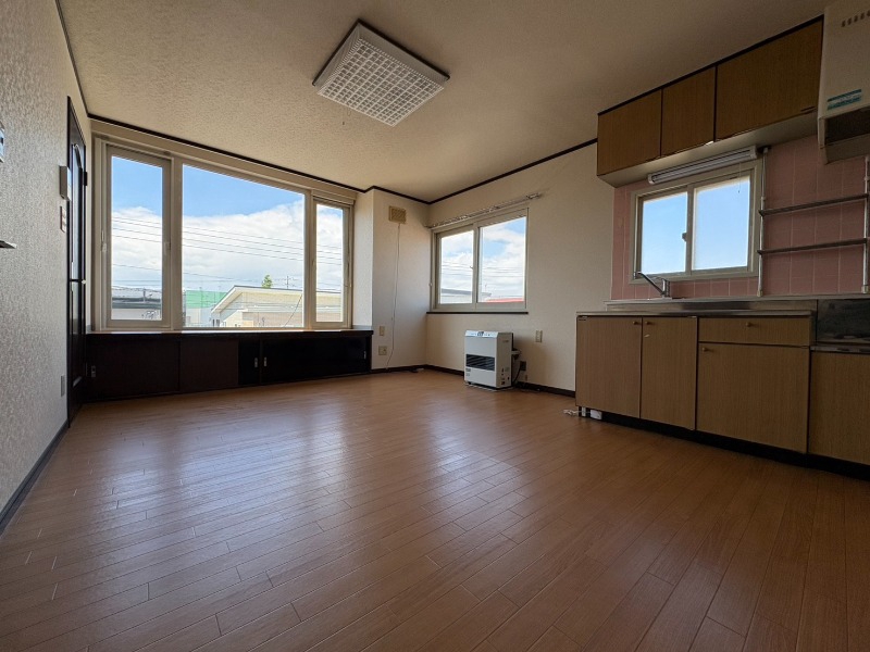 居室・リビング　広くてキレイなお部屋が広がっていて、充実した生活が送れそう。