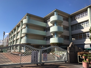 中学校　鹿児島市立甲東中学校（中学校）まで646m