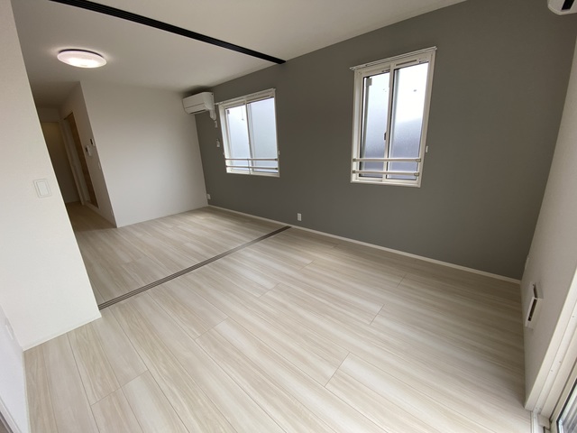 居室・リビング　２面採光で明るいお部屋です