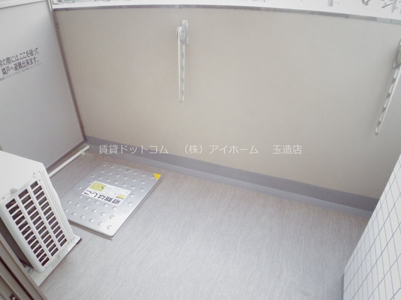 バルコニー　同マンションモデルルームです。奇数階偶数階で多少色変わります