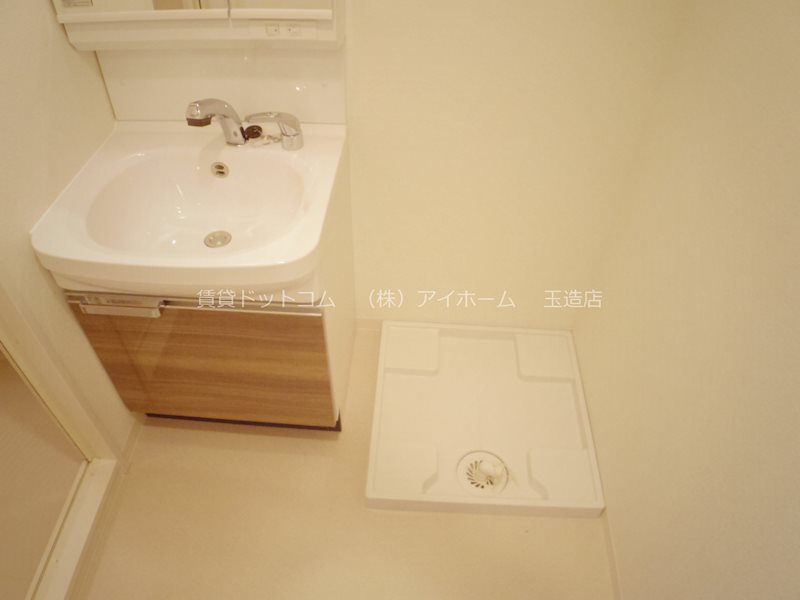洗面設備　同マンションモデルルームです。奇数階偶数階で多少色変わります
