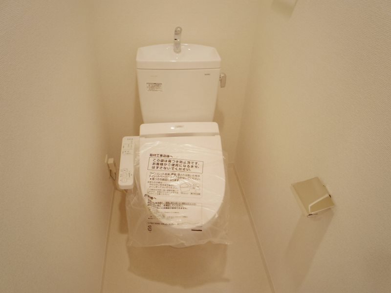 トイレ　同マンションモデルルームです。奇数階偶数階で多少色変わります