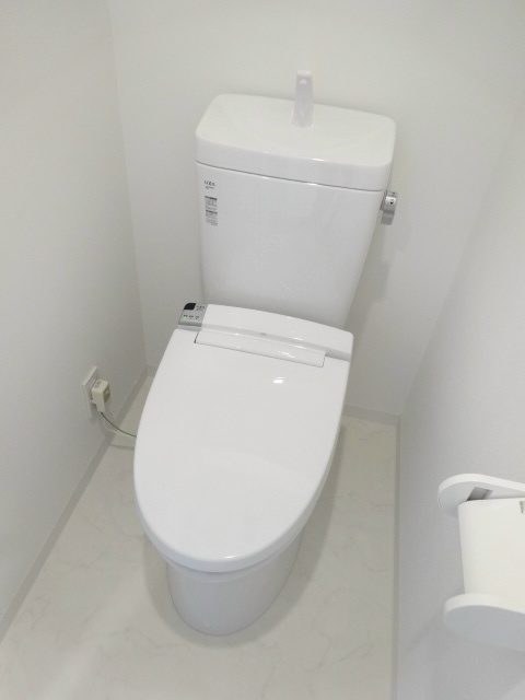 トイレ　温水洗浄暖房便座