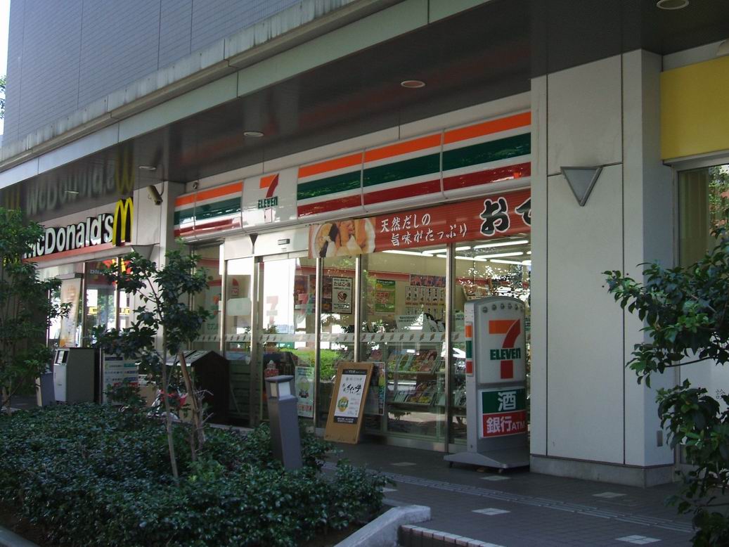 コンビニ　セブンイレブン東伏見駅南口店（コンビニ）まで533m