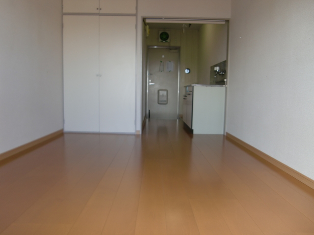 居室・リビング　同建物別号室