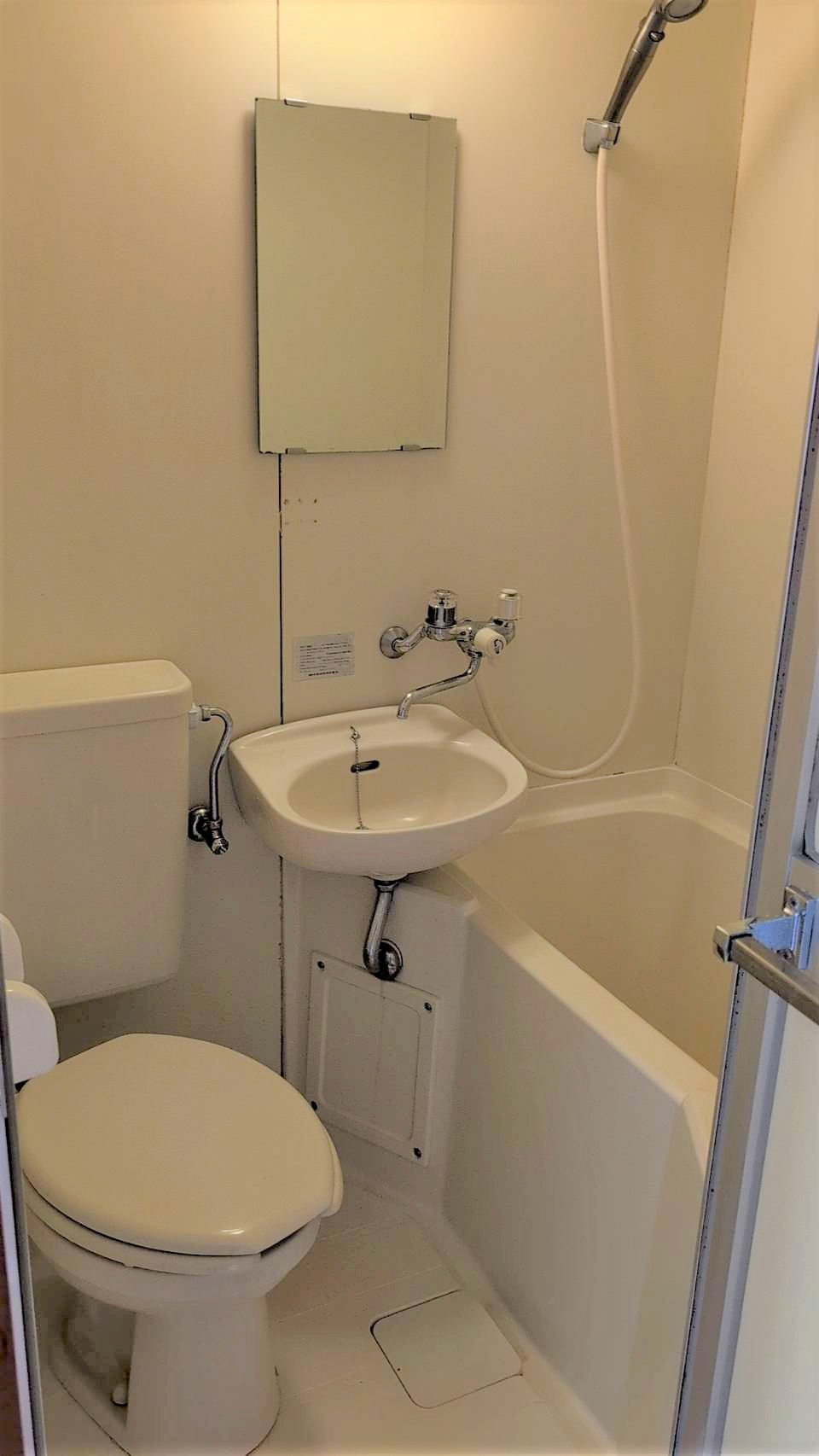 バス・シャワールーム　トイレと風呂シャワー