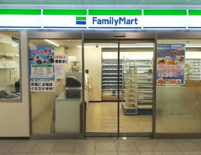 コンビニ　ファミリーマート亀戸駅前店（コンビニ）まで161m