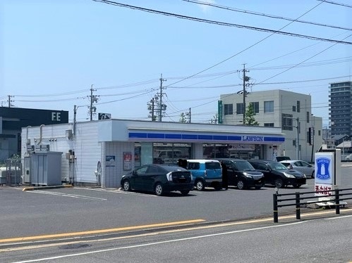 コンビニ　ローソン亀山東御幸店（コンビニ）まで900m