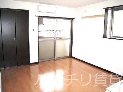 居室・リビング　別号室の画像。現況を優先します。