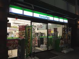 コンビニ　ファミリーマート（コンビニ）まで50m