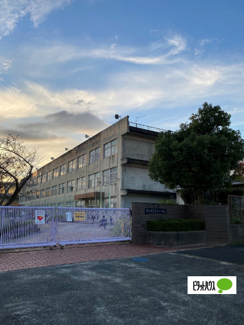 小学校　豊橋市立花田小学校（小学校）まで603m