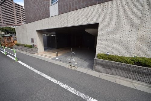 エントランス　駐車場