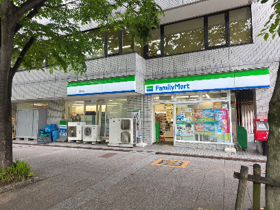 コンビニ　ファミリーマート 久屋通店（コンビニ）まで153m