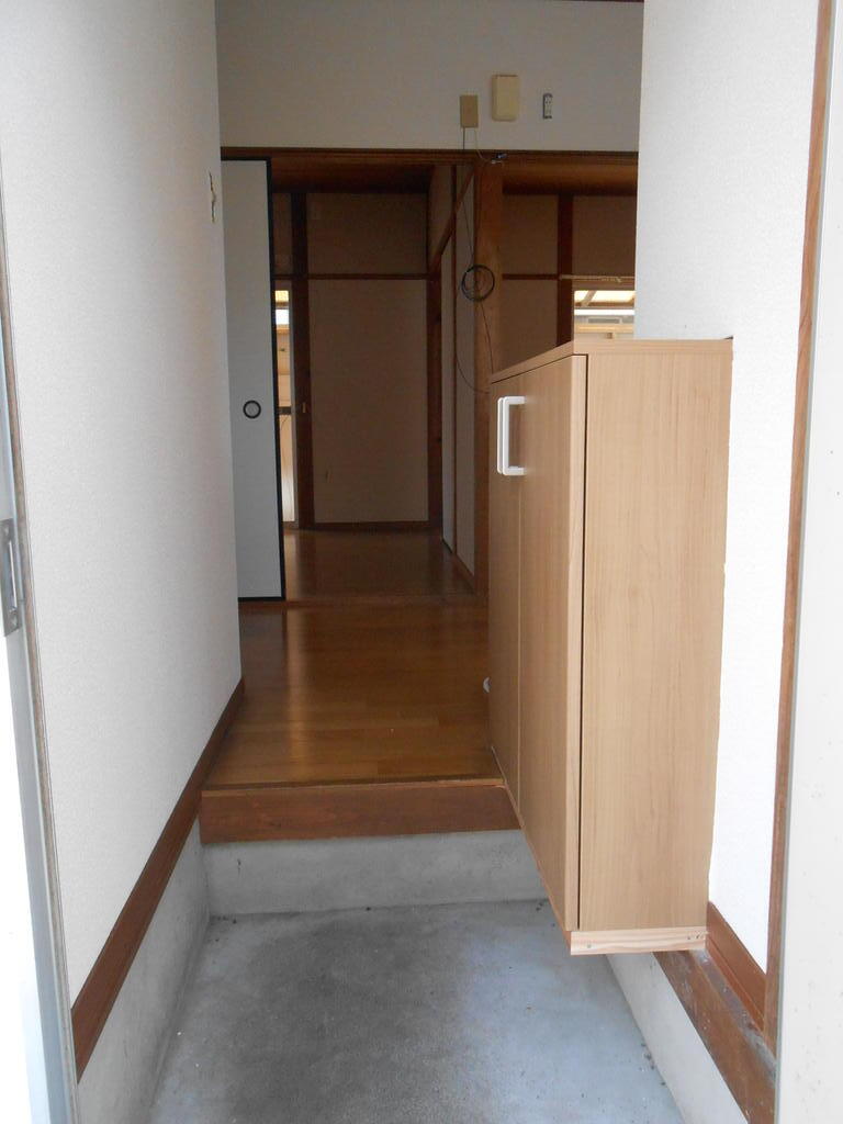 村上貸家の玄関写真