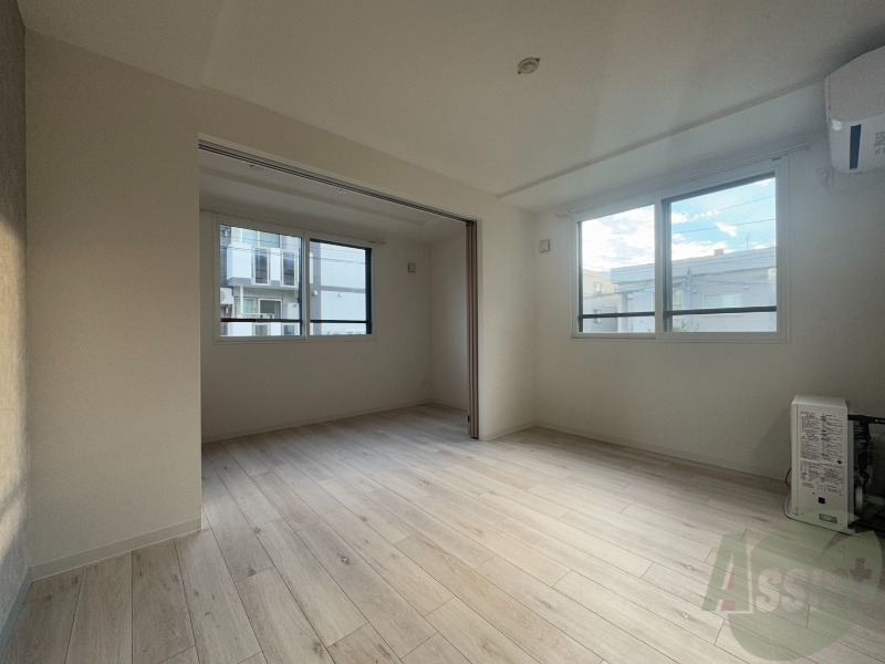居室・リビング　広くてキレイなお部屋が広がっていて、充実した生活が送れそう。