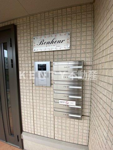 エントランス　ゆとりのあるエントランスです